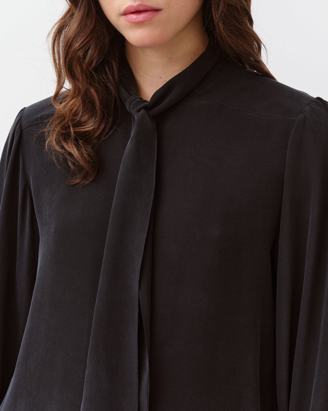 Diega Colza chemise noire soie coupe épurée
