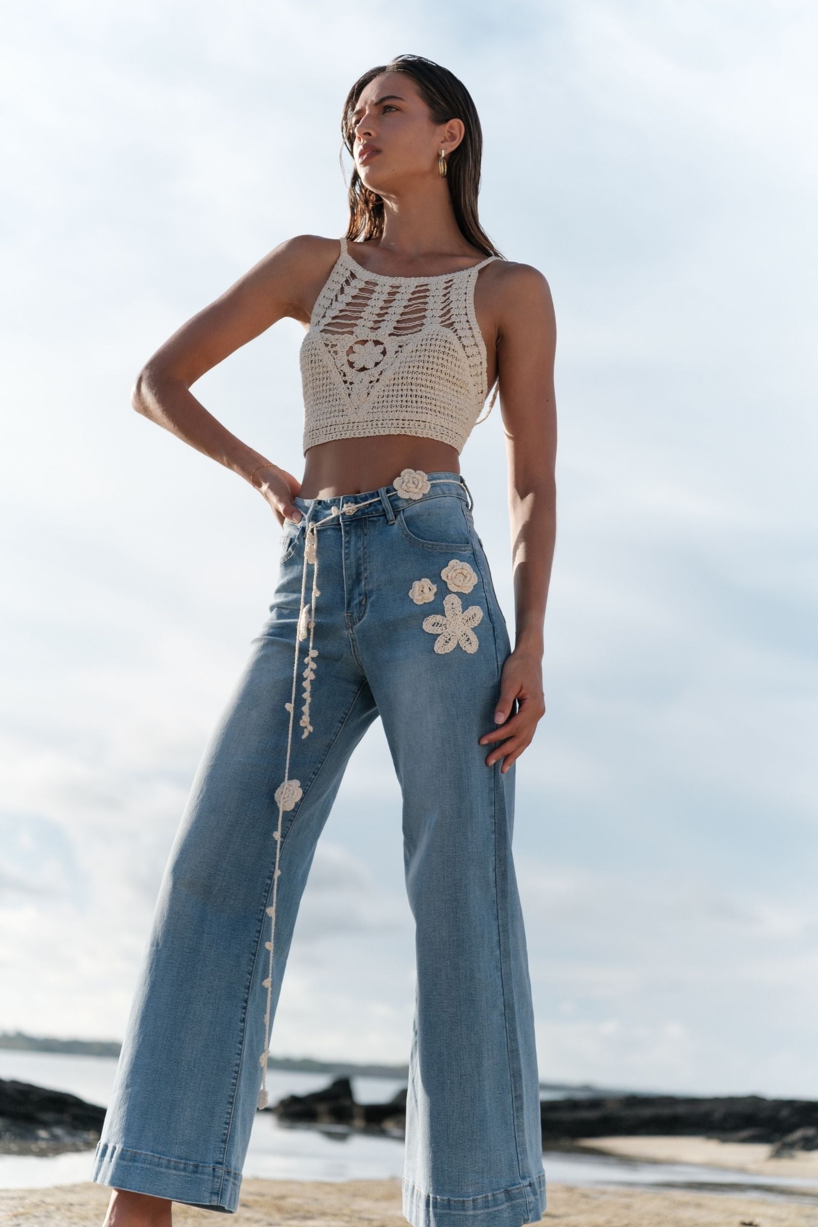 Maison Onado Alba jean wide bleu délavé fleurs crochet