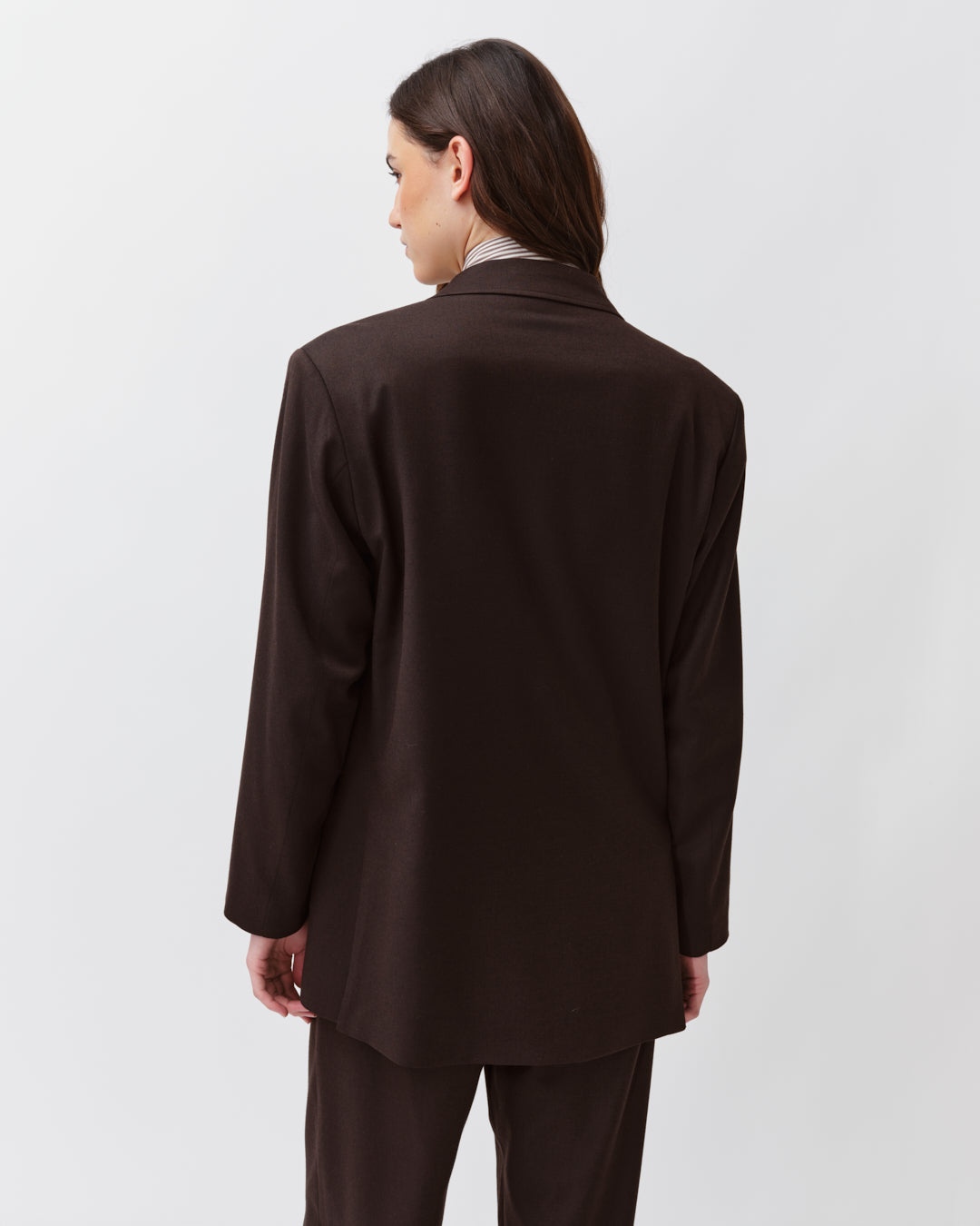 Diega Vago veste chocolat croisée
