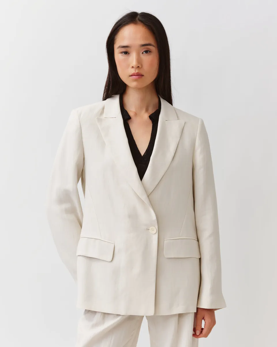 Diega Viaregio veste tailleur écru droite