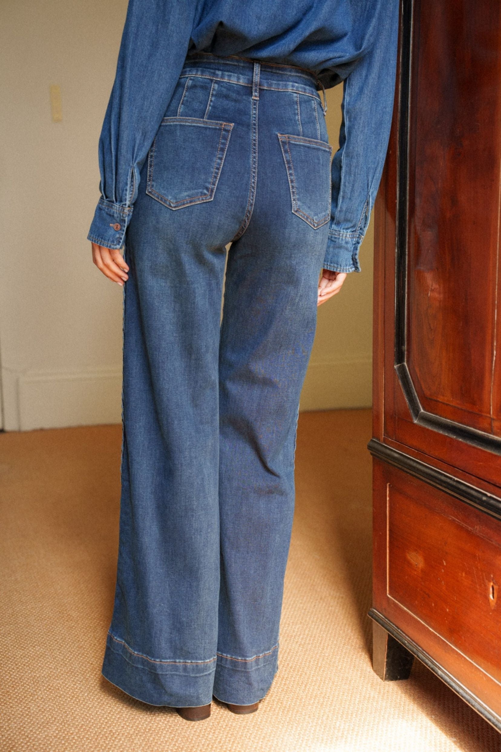 Maison Onado Benny jean wide leg bleu délavé brodé