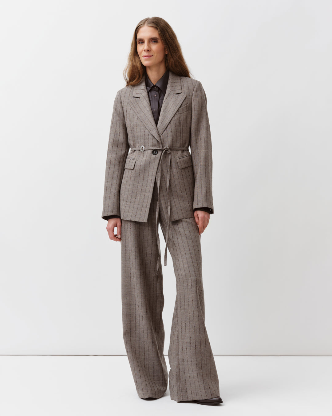 DIEGA VIGIO veste tailleur gris chocolat rayée