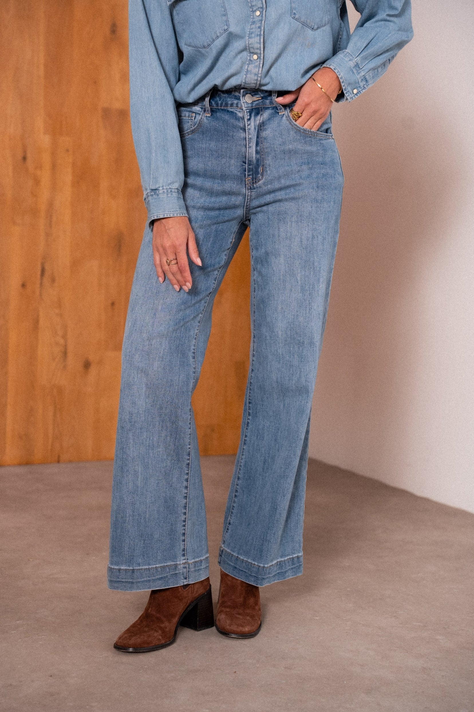 Maison Onado Ariette jean wide leg bleu coupe évasée