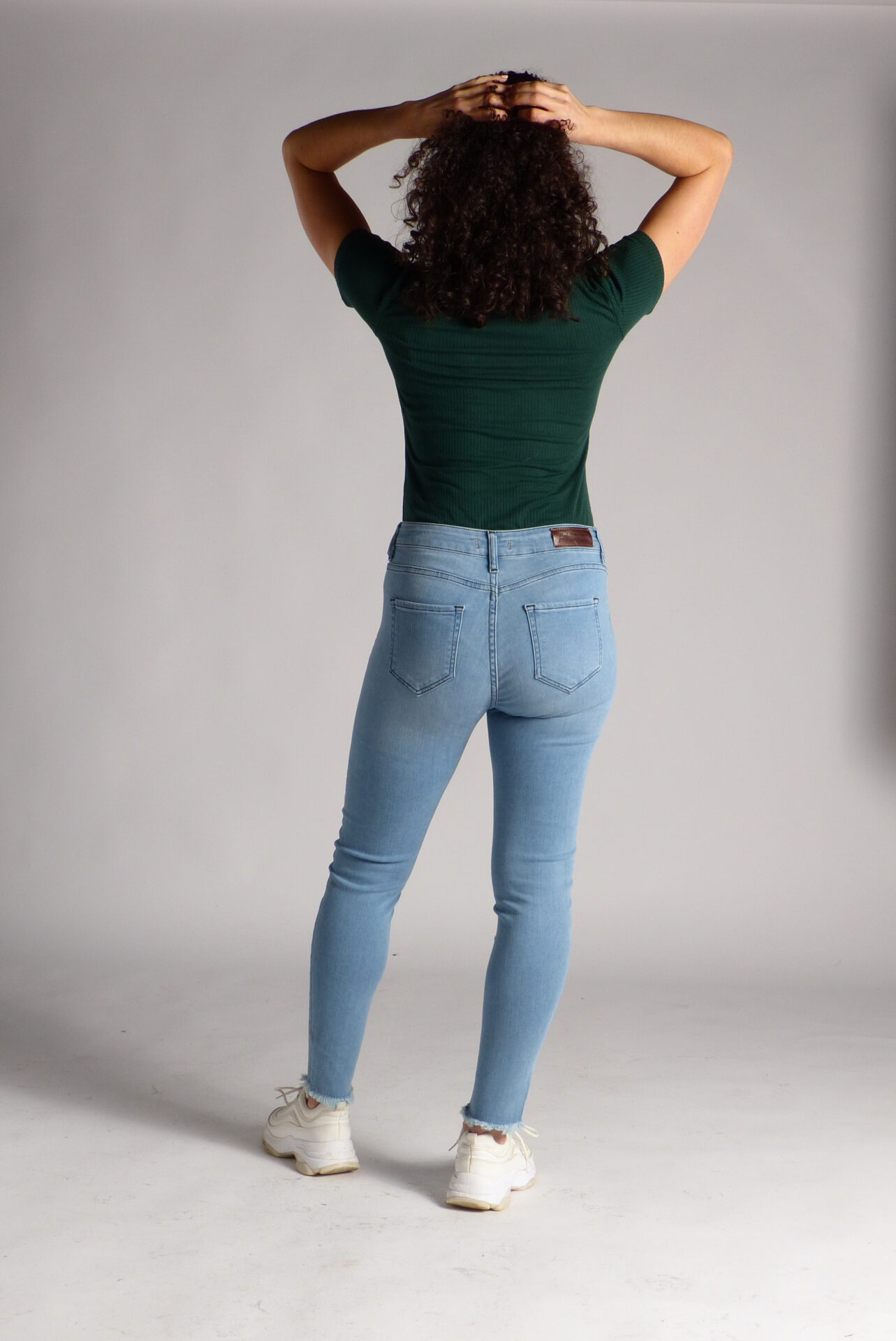 AA Spontané Skinny Effiloché jean bleu clair chevilles