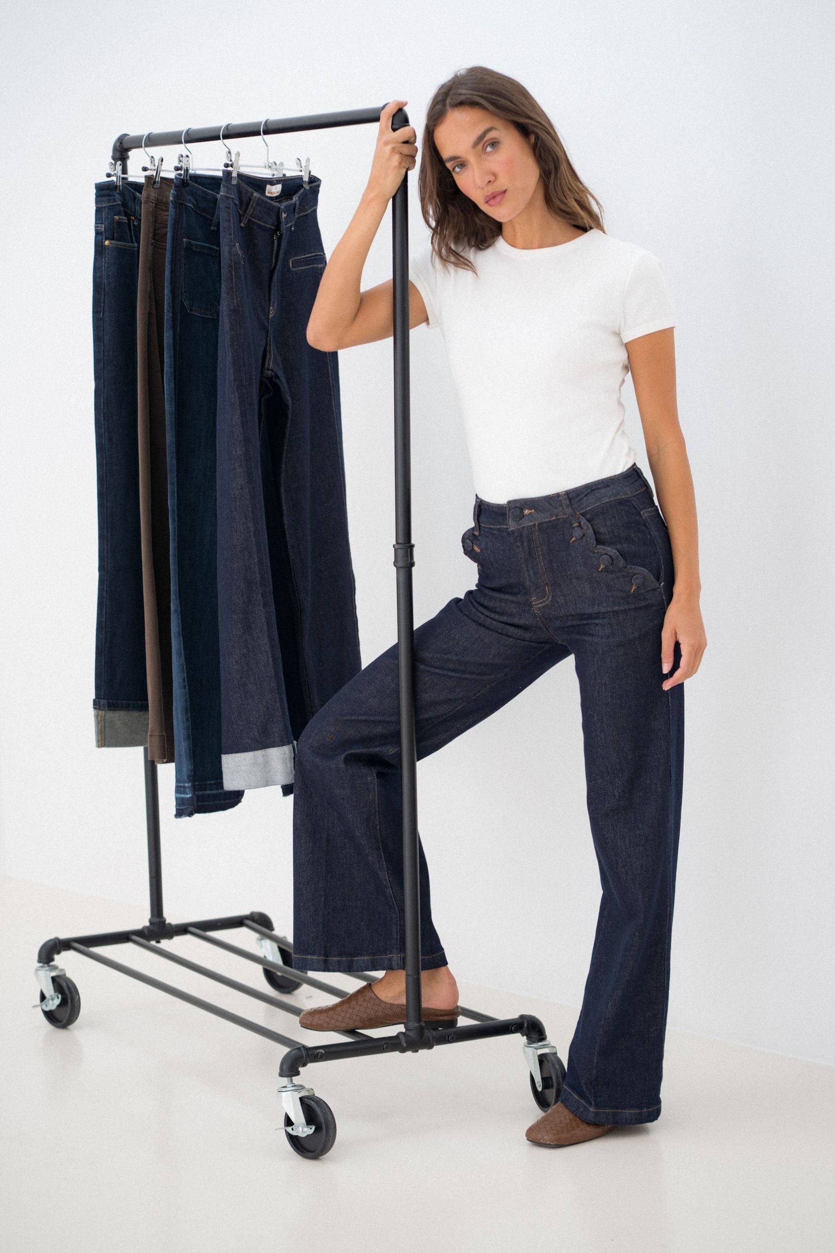 Maison Onado Sam jean droit bleu brut finitions festonnées