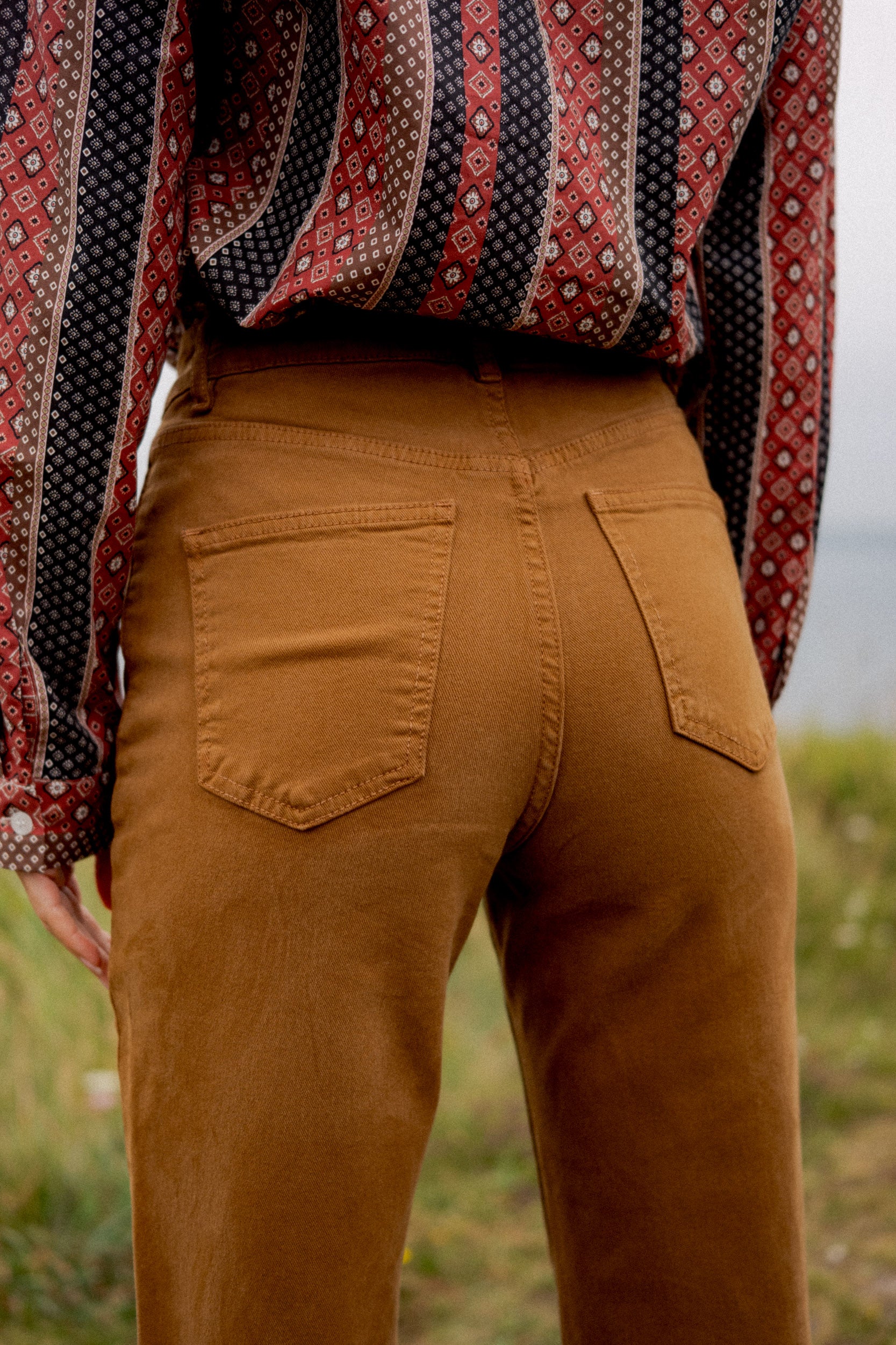 Maison Onado Chiara jean droit camel taille haute