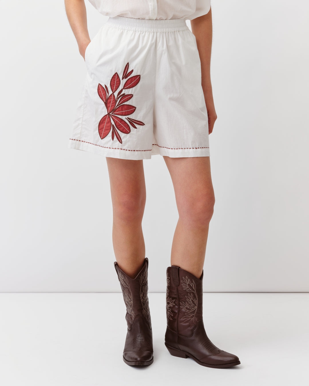 DIEGA SHAWO short rouge blanc brodé élastiqué