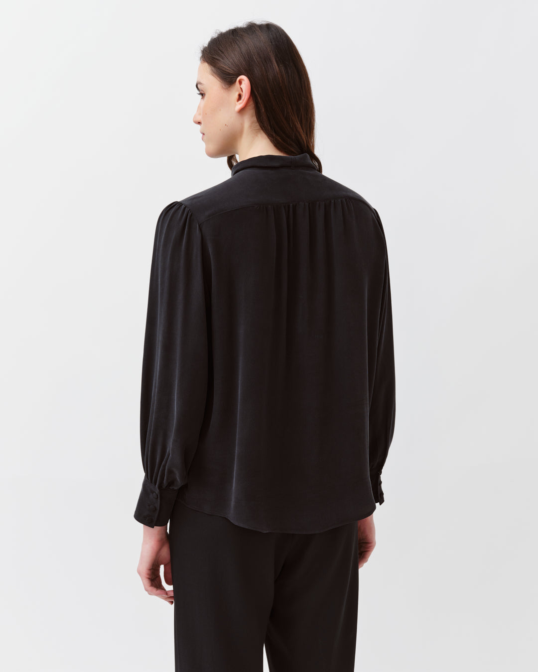 Diega Colza chemise noire soie coupe épurée