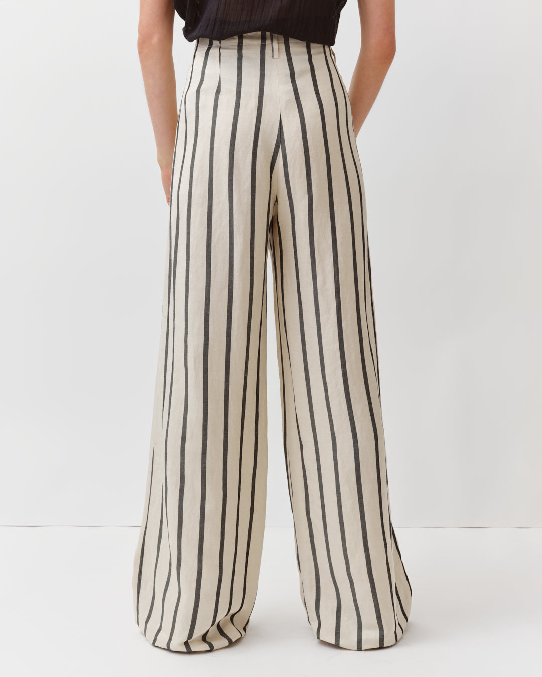 Diega Pomeoto pantalon large écru noir taille mi-haute