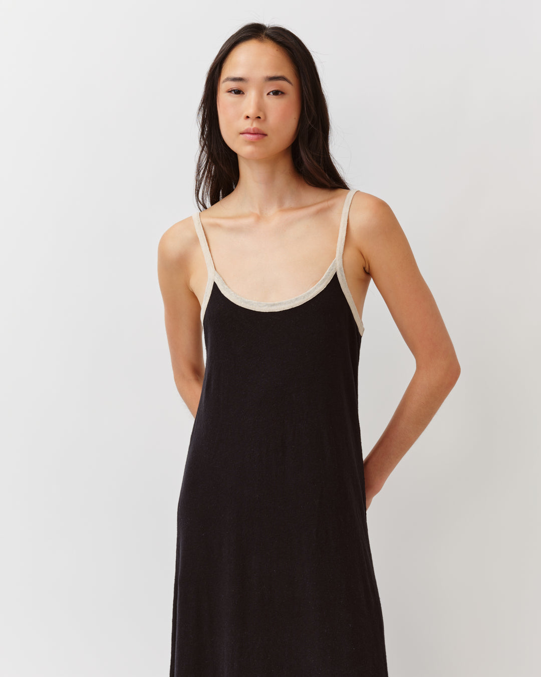 Diega Robyo robe longue noir écru à bretelles