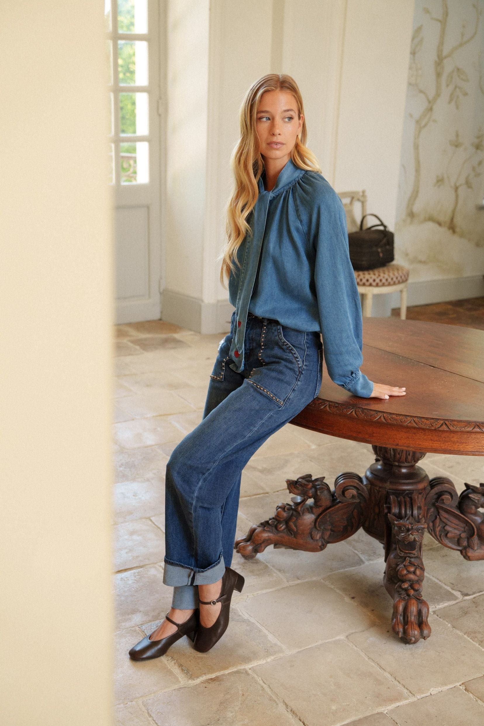 Maison Onado Felix jean barrel bleu délavé clouté