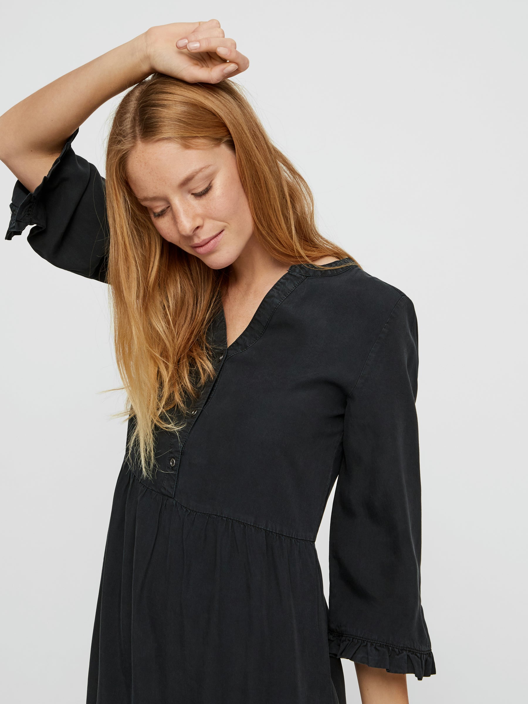 Noisy May robe longue boutonnée col V volants