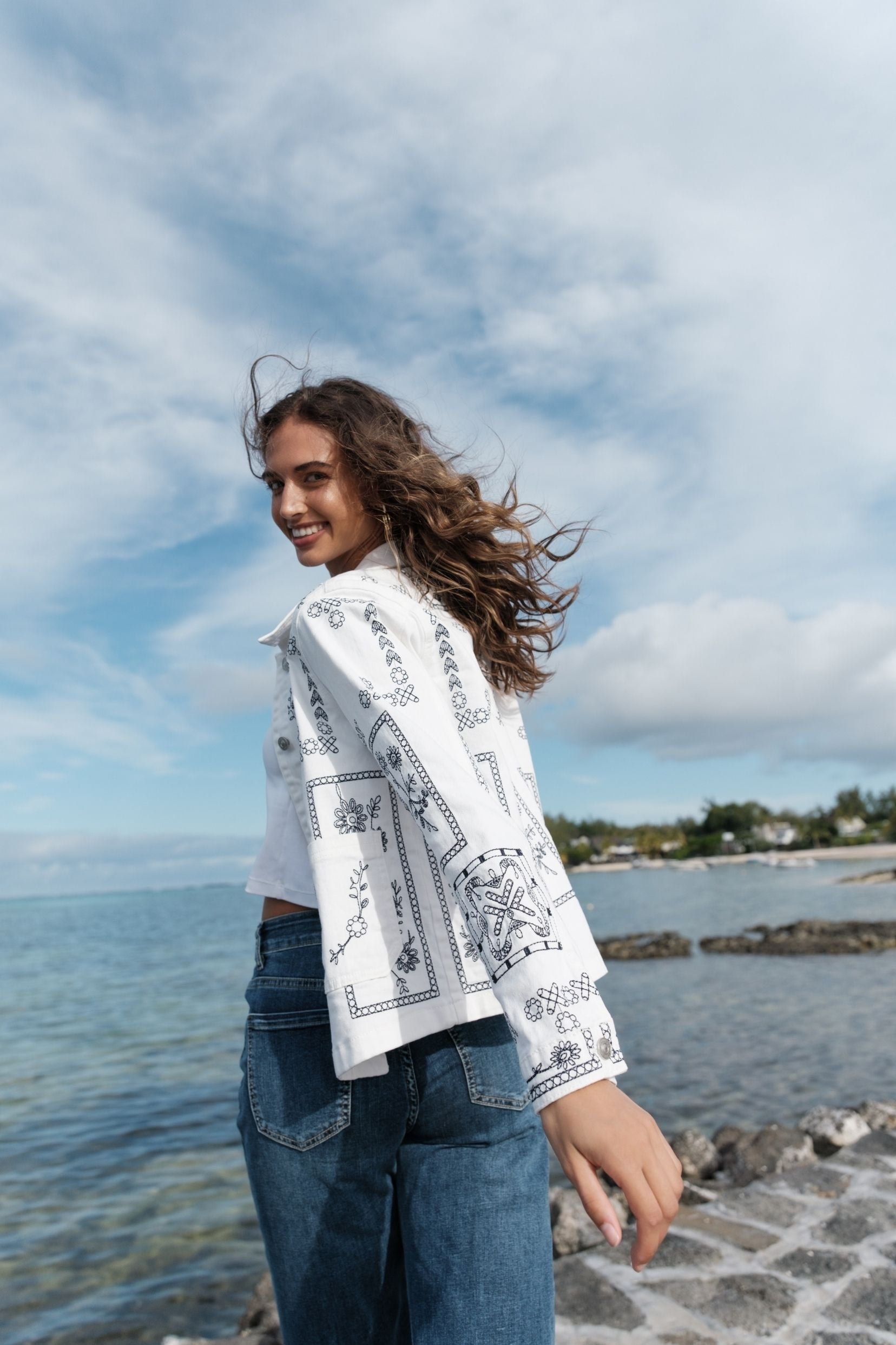 Maison Onado Marine veste droite blanche brodée coton