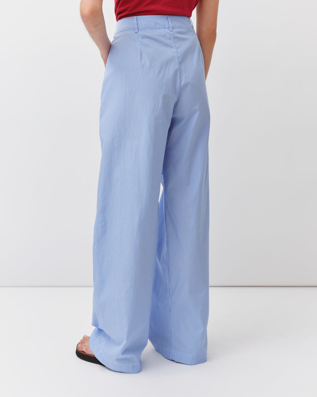 Diega Pavanao pantalon bleu droit à pinces
