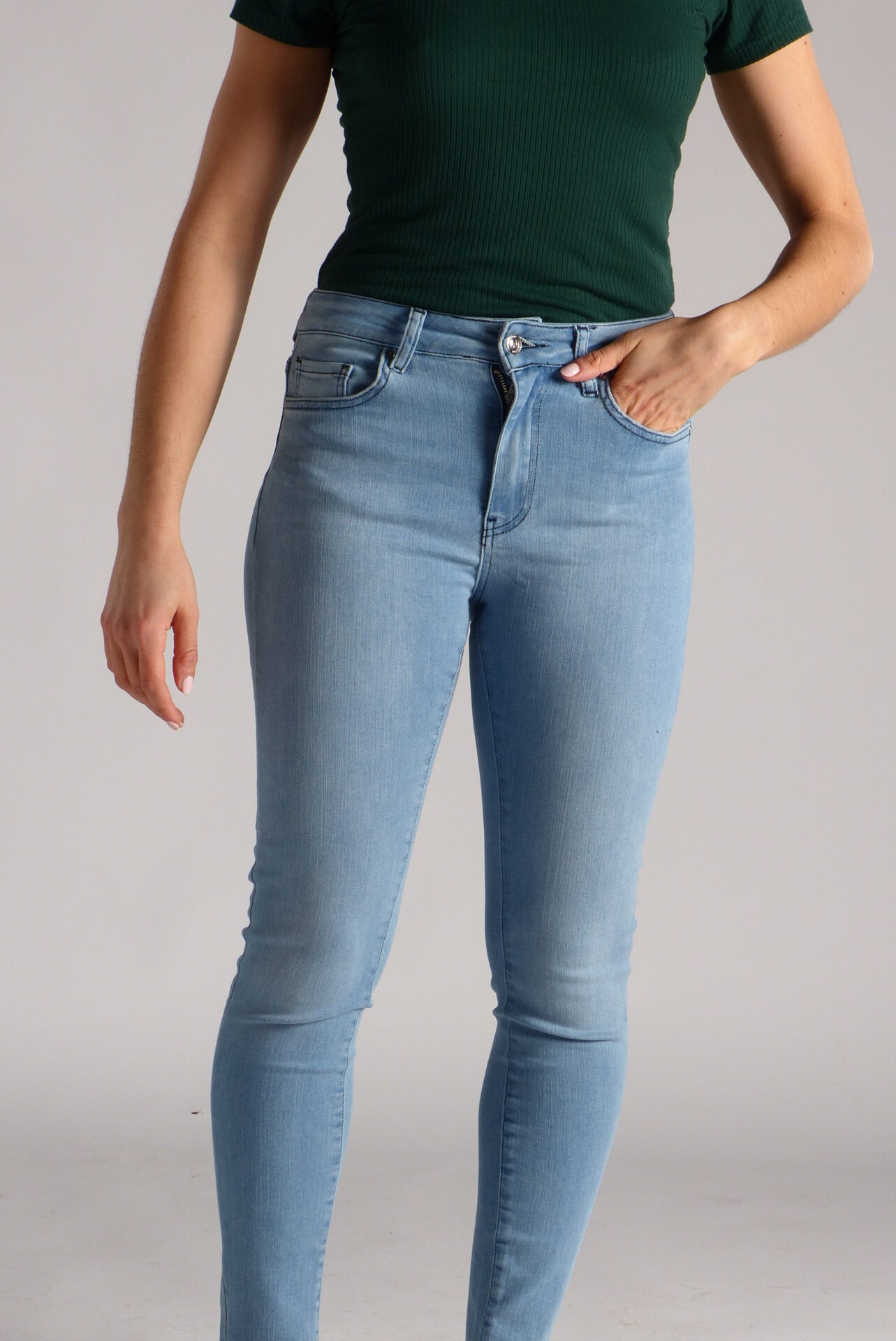 AA Spontané Skinny Effiloché jean bleu clair chevilles