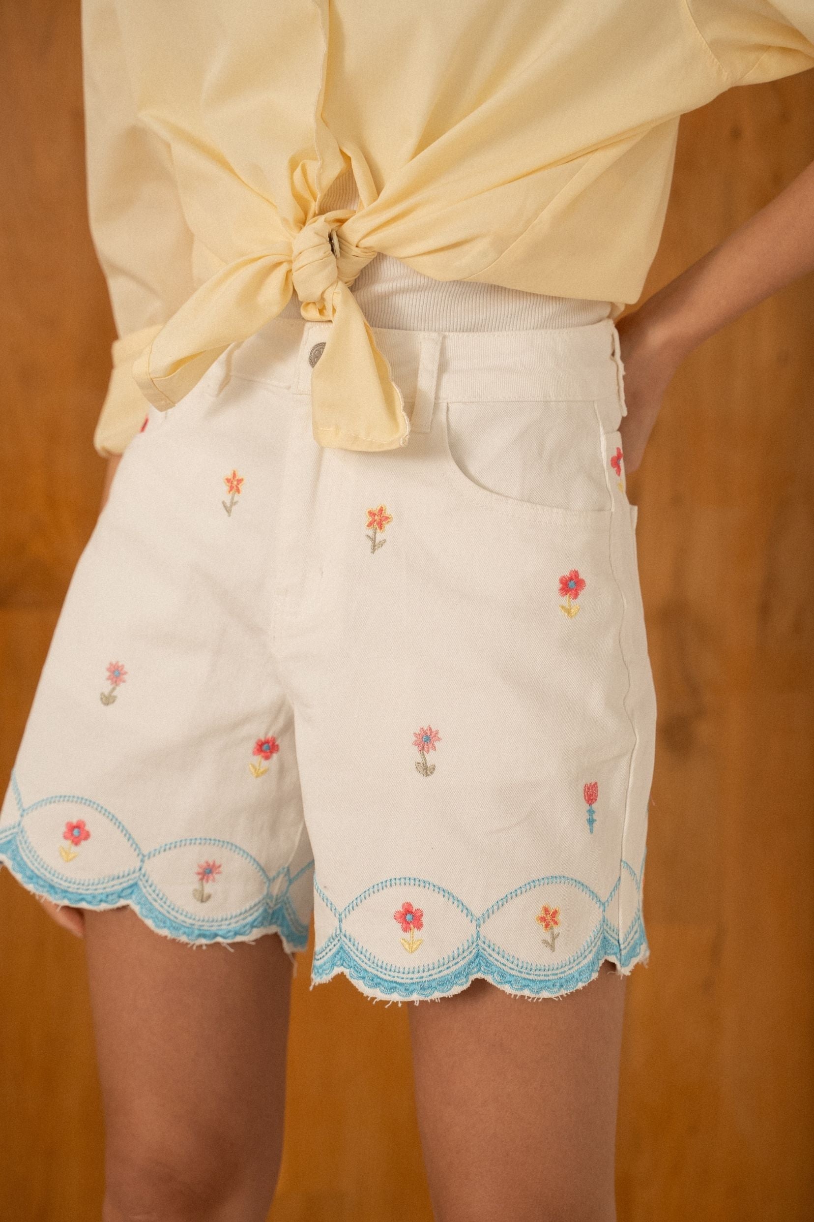 Maison Onado Peppa short écru brodé festonné