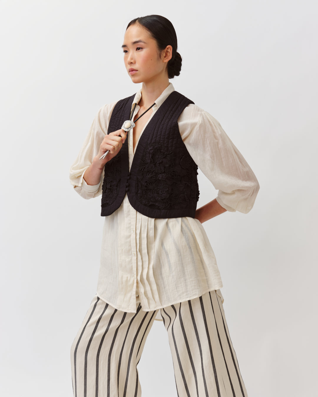 DIEGA GEMIO gilet broderie florale noir