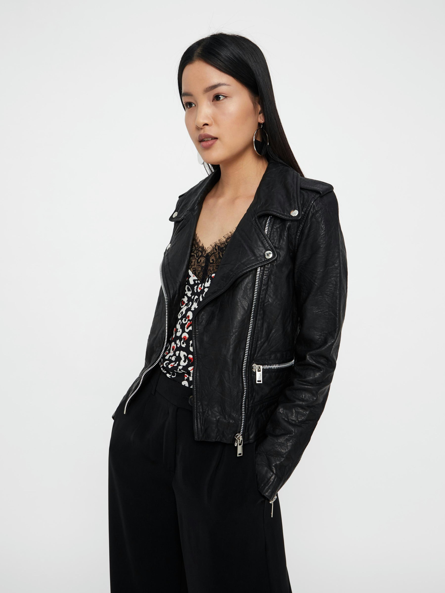 Noisy May veste courte cuir agneau zip coupe serrée