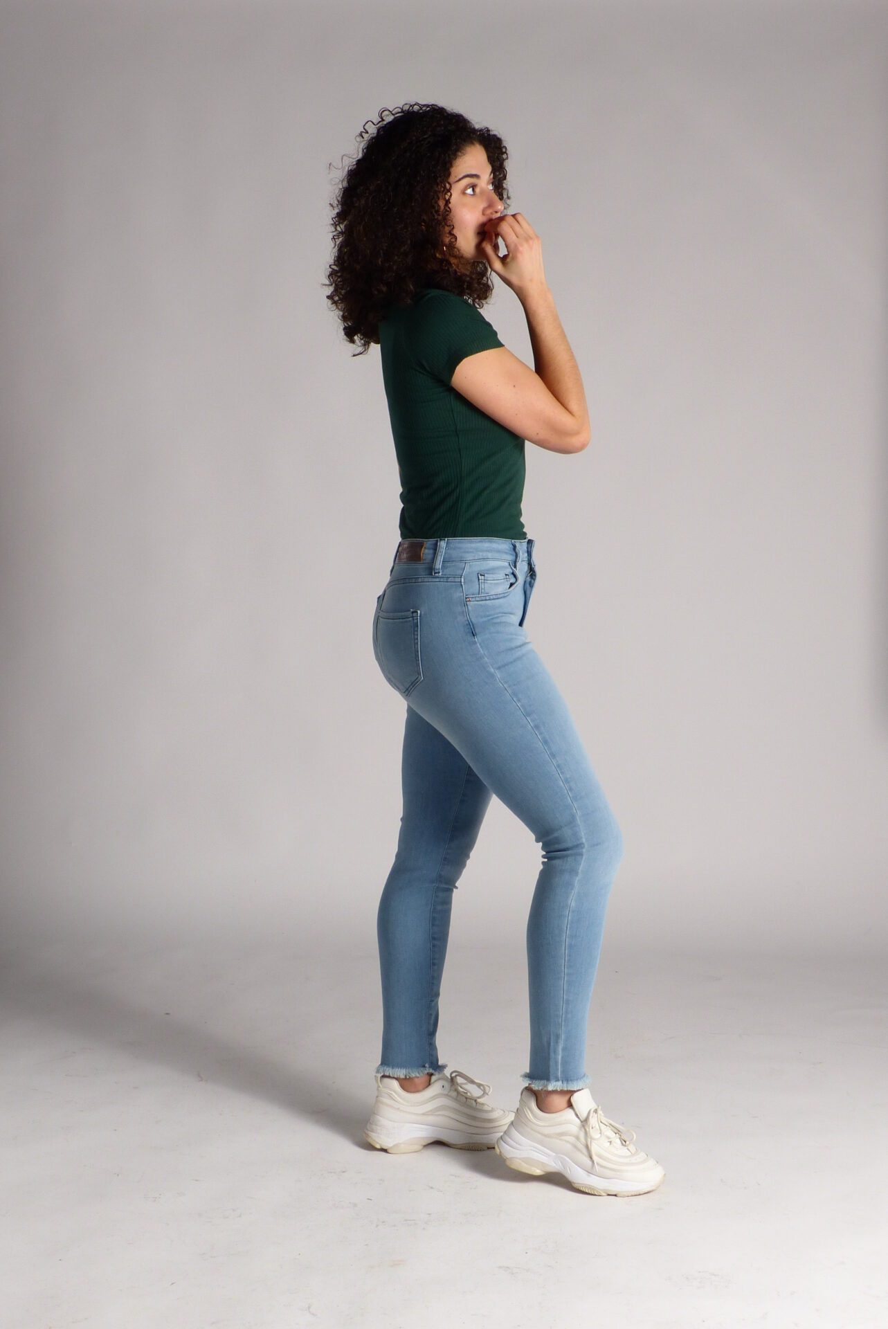 AA Spontané Skinny Effiloché jean bleu clair chevilles